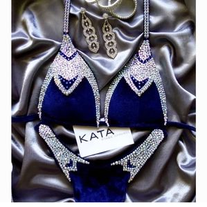 Kata figure posing suit